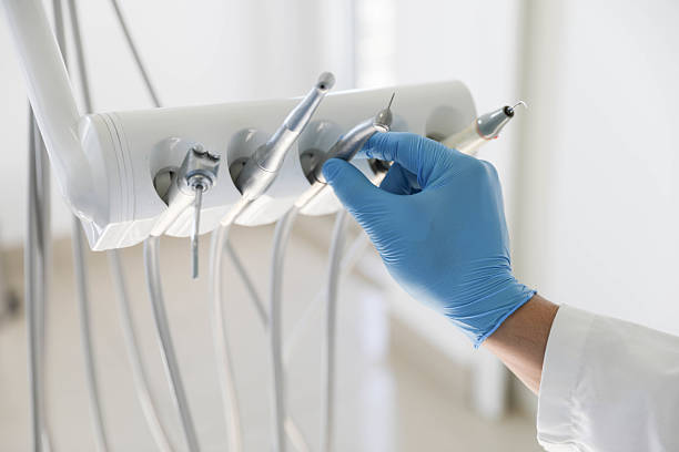 Professional Emergency Dentist technician working in Runaway Bay, TX